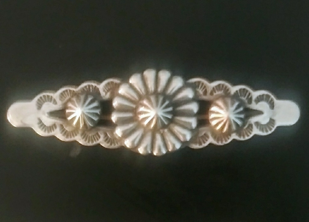 < VINTAGE STERLING PIN >